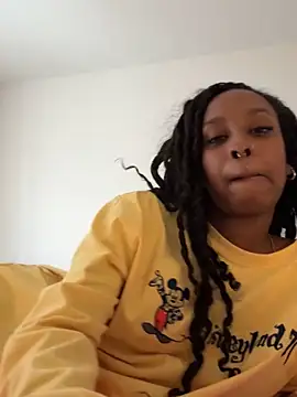 Snapshot of Your_Paris chatting on 03/07/26, 08:03 Your Paris online show from 03/07/26, 08:03