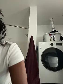 Snapshot of Your_Paris chatting on 03/21/26, 05:28 Your Paris online show from 03/21/26, 05:28