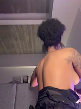 Snapshot of Your_Paris chatting on 01/11/26, 07:15 Your Paris online show from 01/11/26, 07:15