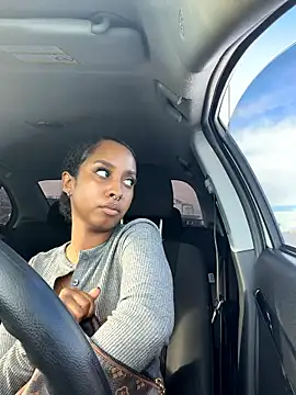 Snapshot of Your_Paris chatting on 01/12/26, 07:31 Your Paris online show from 01/12/26, 07:31