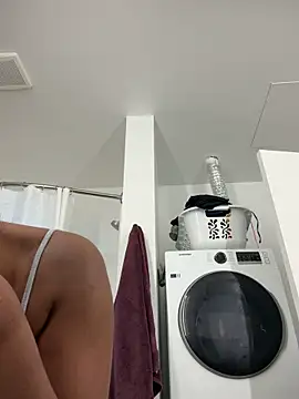 Snapshot of Your_Paris chatting on 02/16/26, 02:05 Your Paris online show from 02/16/26, 02:05