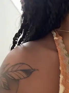 Snapshot of Your_Paris chatting on 04/13/26, 12:53 Your Paris online show from 04/13/26, 12:53