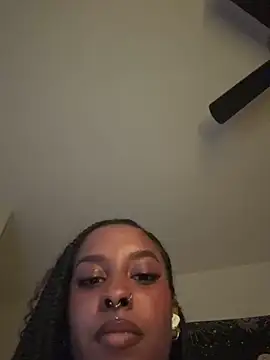 Snapshot of Your_Paris chatting on 11/11/25, 12:27 Your Paris online show from 11/11/25, 12:27