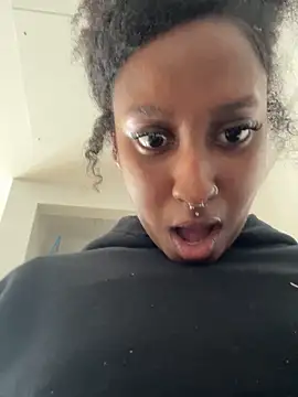 Snapshot of Your_Paris chatting on 02/17/26, 08:28 Your Paris online show from 02/17/26, 08:28