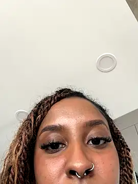 Snapshot of Your_Paris chatting on 10/25/25, 06:08 Your Paris online show from 10/25/25, 06:08