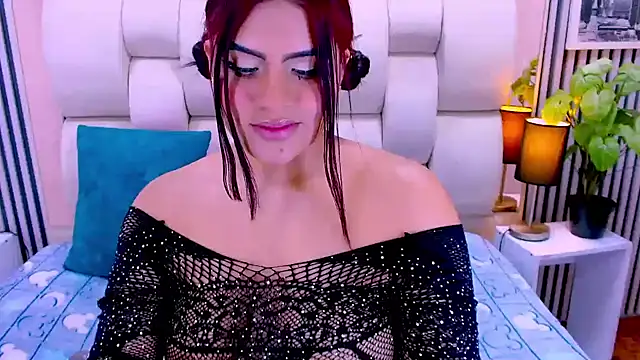 Snapshot of sarah_cream chatting on 05/22/26, 01:47 sarah cream online show from 05/22/26, 01:47