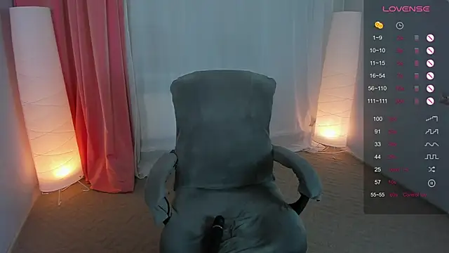 Roxy      online show from 02/21/25, 02:50