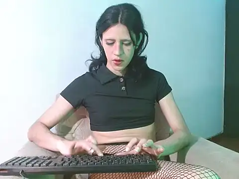 lucydreamm online show from 05/15/26, 12:30