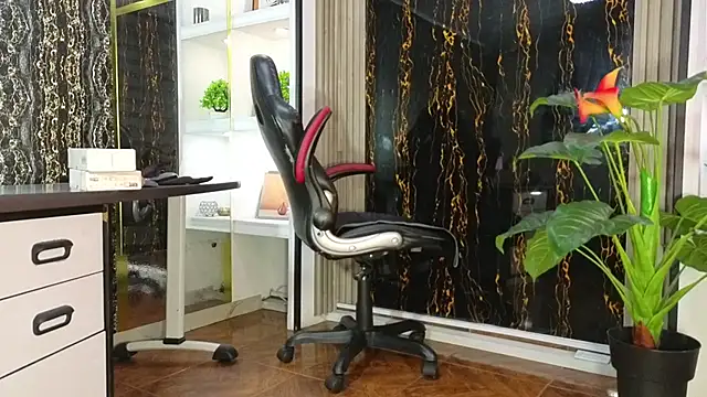 MissEscarleth online show from 11/14/25, 02:59