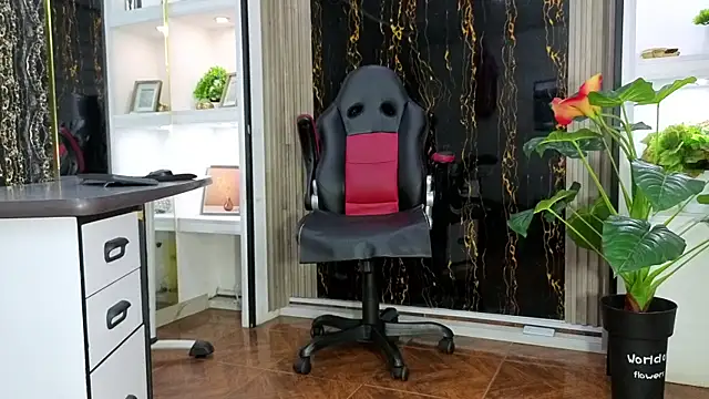 MissEscarleth online show from 11/27/25, 02:34