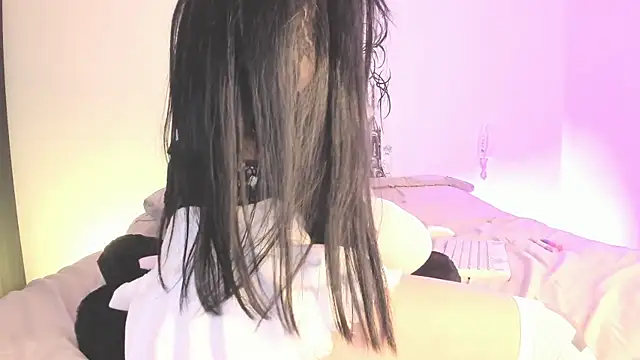 Snapshot of annie_gh chatting on 06/14/26, 01:45 annie gh online show from 06/14/26, 01:45