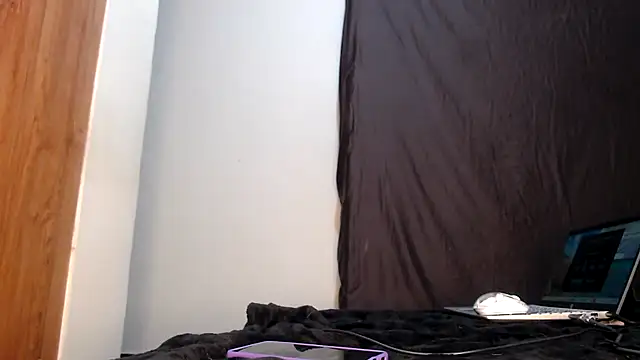 Snapshot of wetpussy_ebony chatting on 05/27/26, 07:27 wetpussy ebony online show from 05/27/26, 07:27