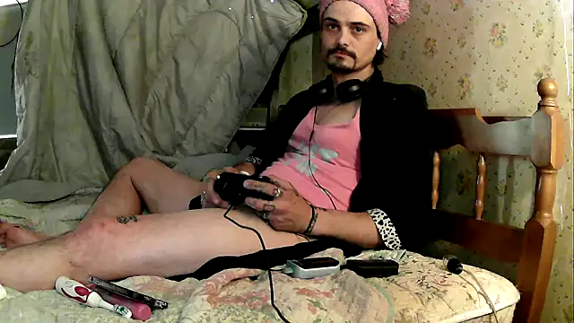 Snapshot of JustTylerr chatting on 06/08/26, 10:27 JustTylerr online show from 06/08/26, 10:27