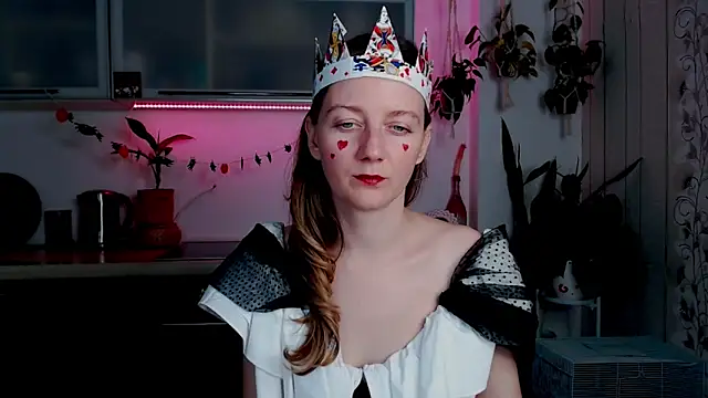 Elly Helly online show from 10/31/25, 08:27