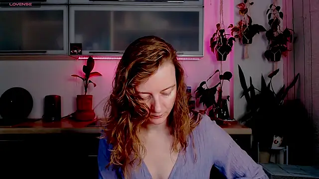 Elly Helly online show from 12/16/25, 08:24