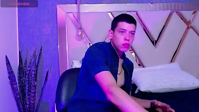 Dominate Alison online show from 04/09/26, 01:07