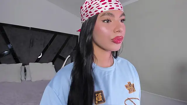 IsabelleFoxx  online show from 10/21/25, 10:09