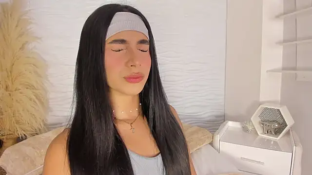 IsabelleFoxx  online show from 12/17/25, 10:04