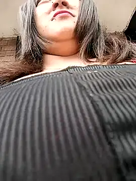 Snapshot of Cristal__04 chatting on 03/20/25, 04:53 Cristal 04 online show from 03/20/25, 04:53