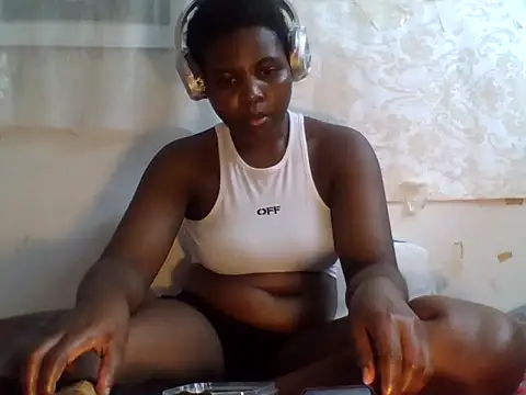 queenzuena online show from 07/14/26, 09:43