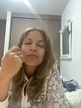 Snapshot of Leyna_liu chatting on 09/14/25, 02:01 Leyna liu online show from 09/14/25, 02:01