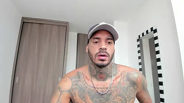 mulatos16 online show from 10/16/25, 07:33