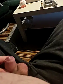 fickmonster2024 online show from 12/18/25, 08:12