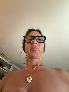 Snapshot of casalinga88 chatting on 07/06/26, 06:09 casalinga88 online show from 07/06/26, 06:09