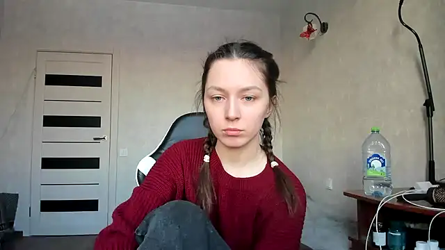 Snapshot of Adela_Vetta chatting on 02/25/25, 02:04 Adela Vetta online show from 02/25/25, 02:04