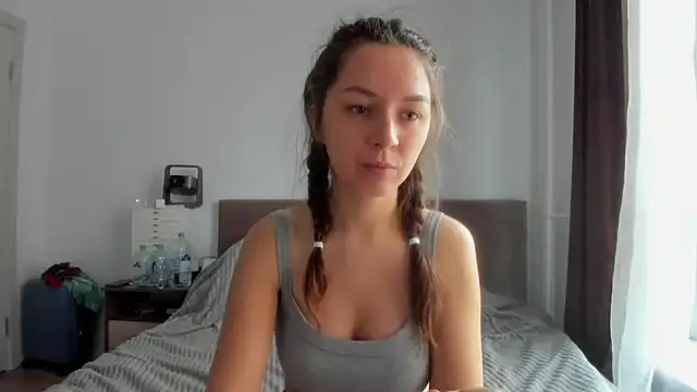 Adela Vetta online show from 11/04/25, 09:35