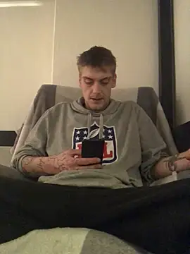 Snapshot of Simboxxx040 chatting on 01/10/25, 04:33 Simboxxx040 online show from 01/10/25, 04:33