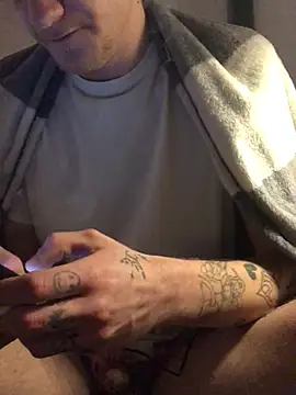 Snapshot of Simboxxx040 chatting on 12/18/24, 08:09 Simboxxx040 online show from 12/18/24, 08:09