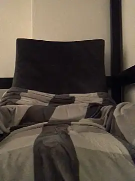 Snapshot of Simboxxx040 chatting on 01/08/25, 05:27 Simboxxx040 online show from 01/08/25, 05:27