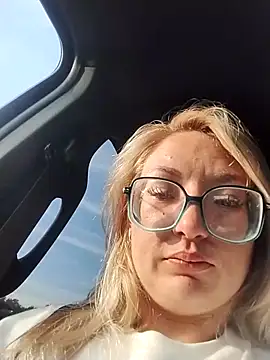 xWhoreAbleX Pika online show from 11/17/25, 09:41