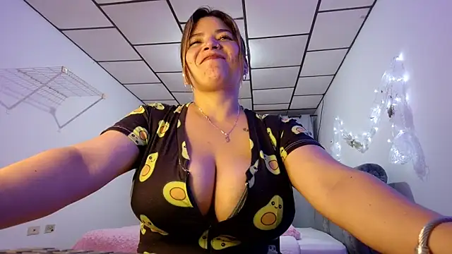 Snapshot of tara_rios chatting on 12/16/25, 11:20 tara rios online show from 12/16/25, 11:20