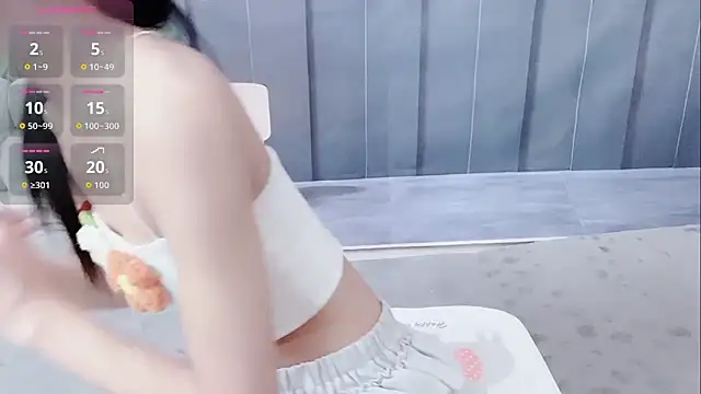 Snapshot of Sarah-ery chatting on 10/24/25, 01:15 Sarah-ery online show from 10/24/25, 01:15