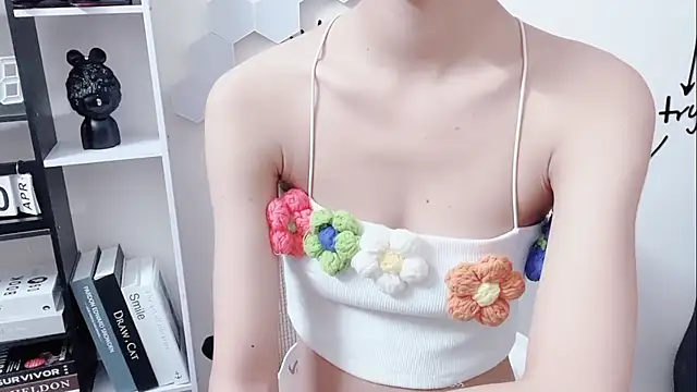 Snapshot of Sarah-ery chatting on 04/13/26, 01:20 Sarah-ery online show from 04/13/26, 01:20