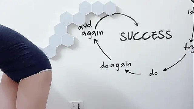 Snapshot of Sarah-ery chatting on 04/11/26, 01:13 Sarah-ery online show from 04/11/26, 01:13