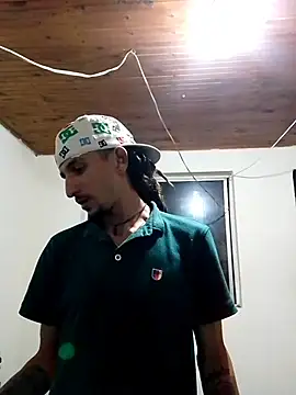 Snapshot of elgoguexxx chatting on 11/26/25, 04:34 elgoguexxx online show from 11/26/25, 04:34