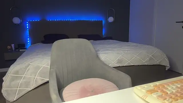 Snapshot of KristalNight chatting on 01/13/26, 04:16 KristalNight online show from 01/13/26, 04:16