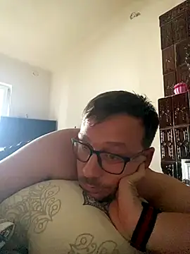 Snapshot of ionut9879 chatting on 09/12/25, 12:16 ionut9879 online show from 09/12/25, 12:16