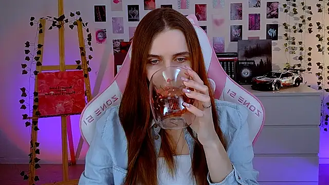 AliceCharmy online show from 03/20/25, 05:15