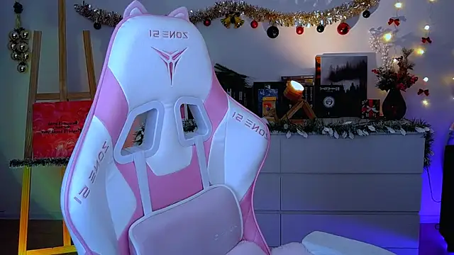 AliceCharmy online show from 12/16/25, 09:35