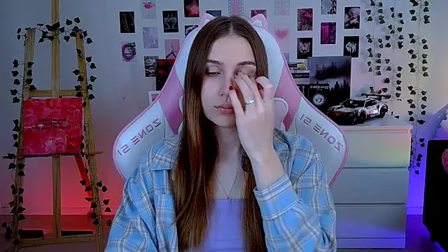 AliceCharmy online show from 10/13/25, 06:15