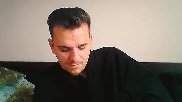 Snapshot of Huge_cock22cm chatting on 11/19/25, 08:47 Huge cock22cm online show from 11/19/25, 08:47