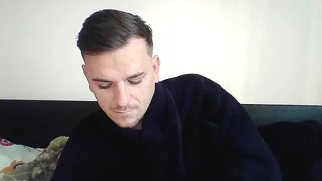 Snapshot of Huge_cock22cm chatting on 10/17/25, 05:22 Huge cock22cm online show from 10/17/25, 05:22