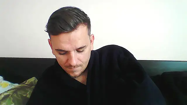 Snapshot of Huge_cock22cm chatting on 10/22/25, 08:25 Huge cock22cm online show from 10/22/25, 08:25