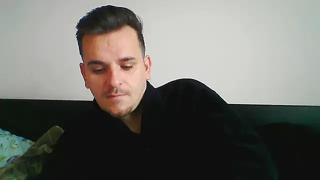 Snapshot of Huge_cock22cm chatting on 10/26/25, 07:42 Huge cock22cm online show from 10/26/25, 07:42