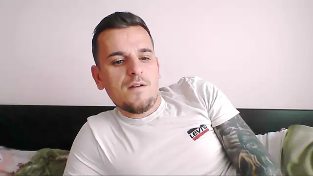 Snapshot of Huge_cock22cm chatting on 09/28/25, 10:33 Huge cock22cm online show from 09/28/25, 10:33