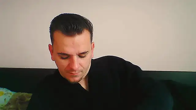 Snapshot of Huge_cock22cm chatting on 11/17/25, 07:56 Huge cock22cm online show from 11/17/25, 07:56